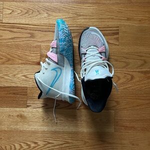 Nike Kyrie pale Ivory size 9 men’s